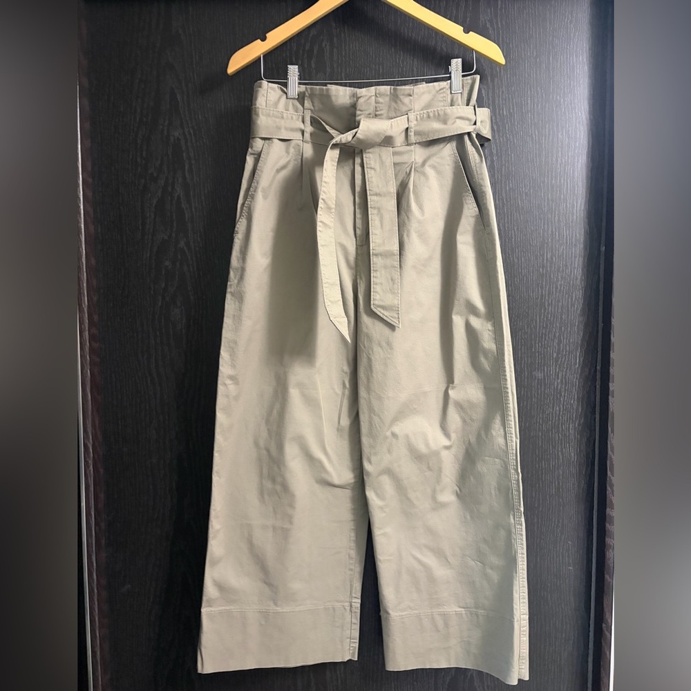 H&M Women's Beige Cropped Pants